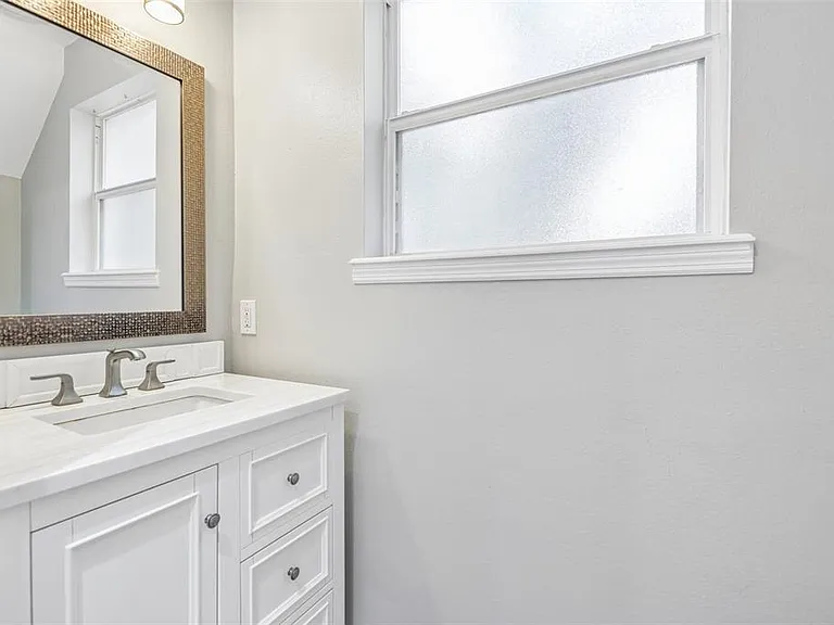 2611 E Jefferson St #4 — Photo 8