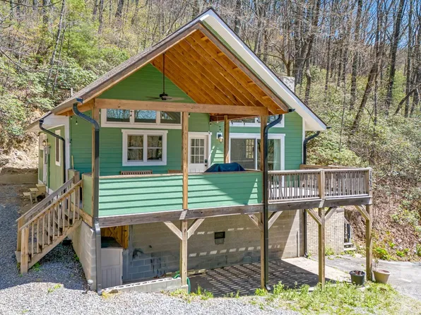 1512 Hickory Acres Rd, Hendersonville, NC 28792