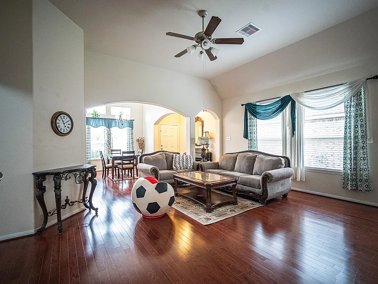 4138 Falvel Shadow Creek Dr — Photo 12