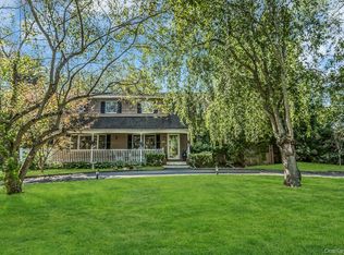 142 Maplewood Rd, Huntington Station, NY 11746