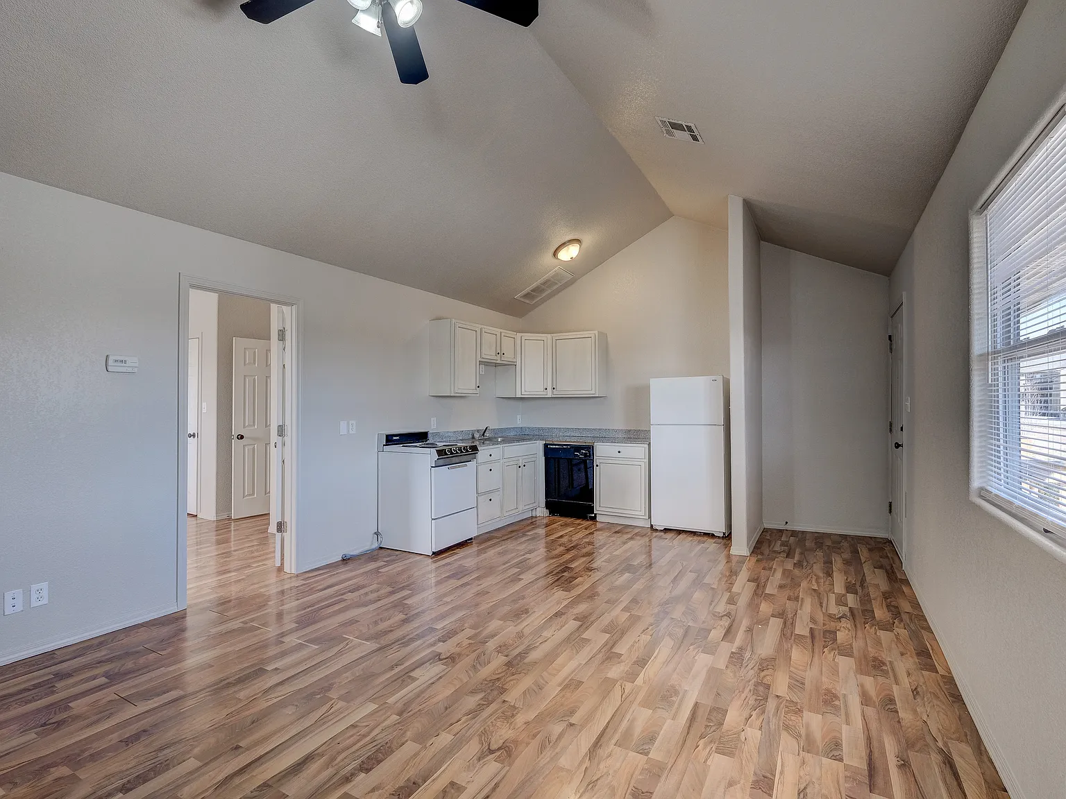 1 bed, 500 sqft, $950 — Photo 1