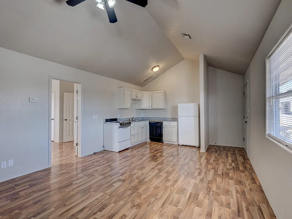 4986 Raintree Cir #101