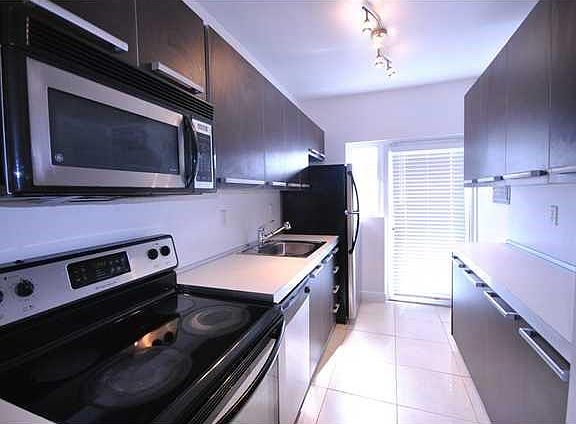 2nd image of 1007 Bay Dr APT 204