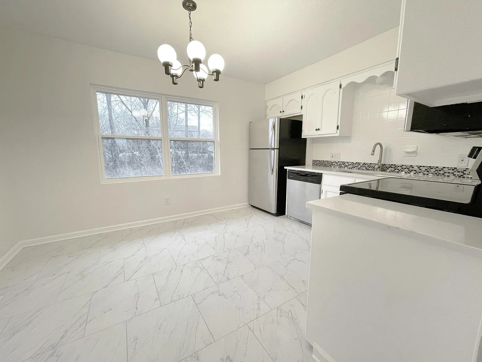 1415 La Chateau Dr — Photo 3