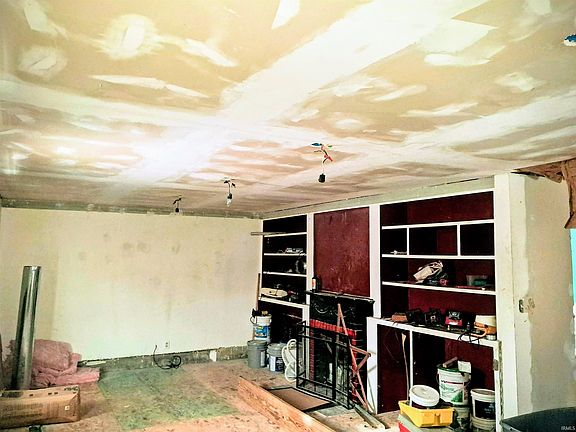 4th image of 110 W 6th St
