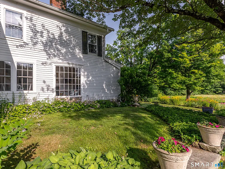 103 Litchfield Rd — Photo 32