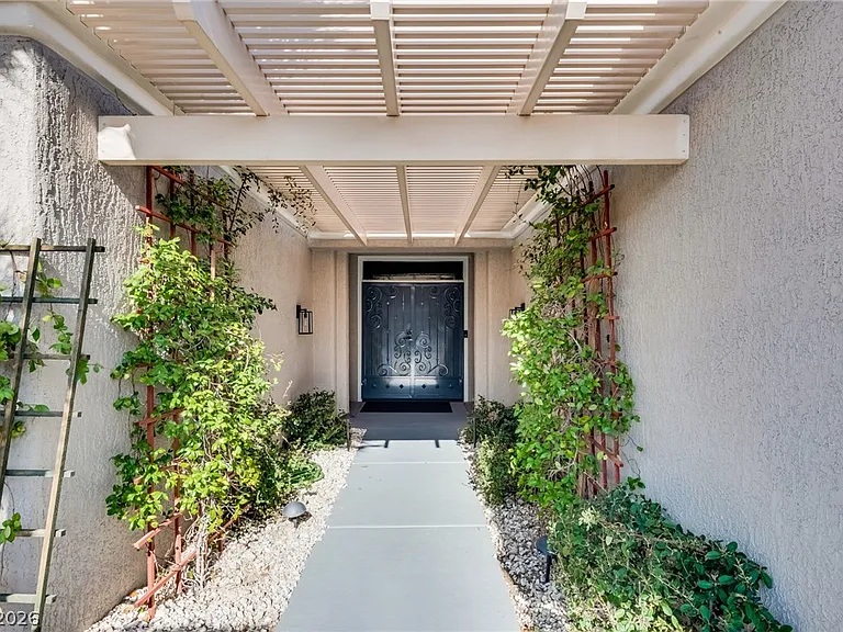 2508 Sandilands Dr — Photo 4