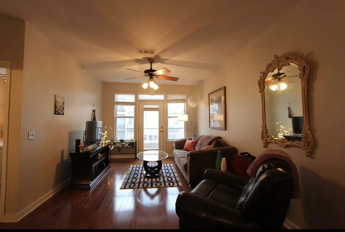 2 bed, 1039 sqft, $2,600 — Photo 4