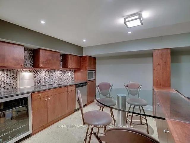 45 Aldershot Cres — Photo 15