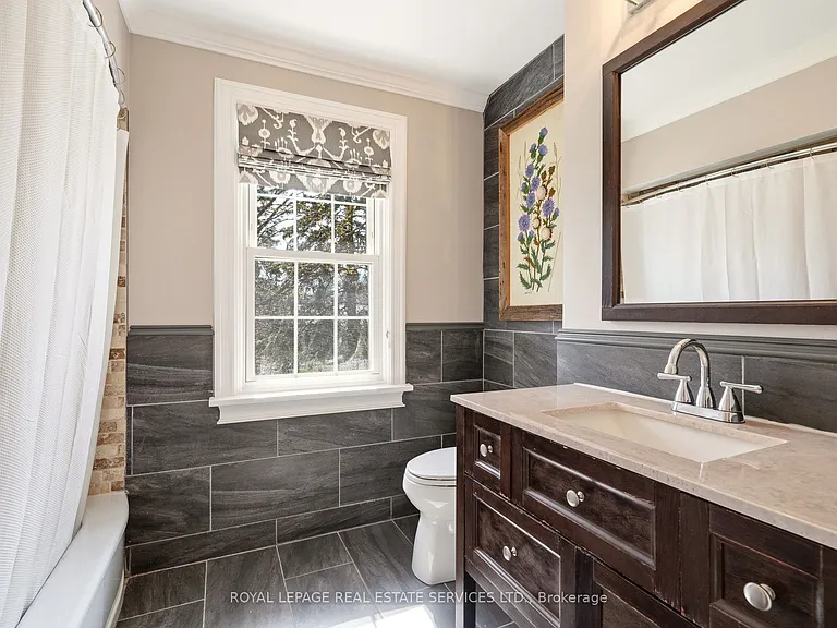145 Suffolk Ave — Photo 28