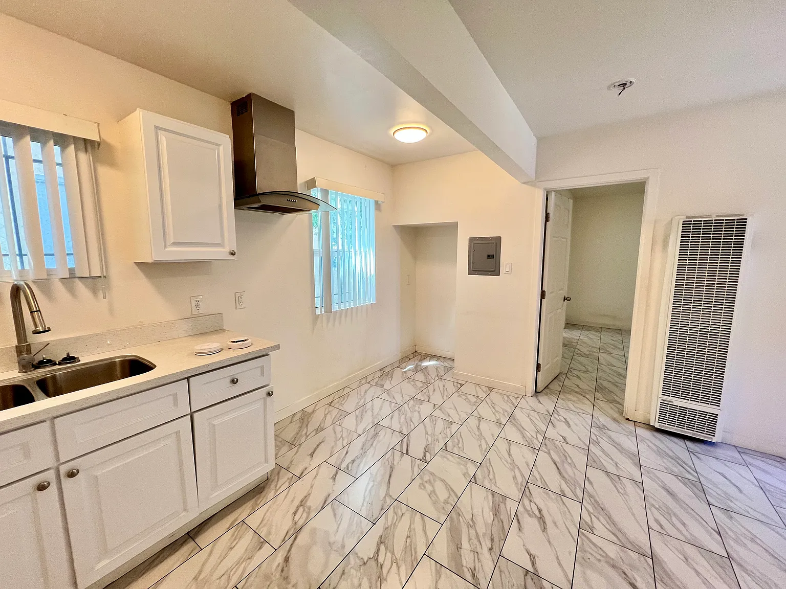 1 bed, 400 sqft, $1,600 — Photo 3