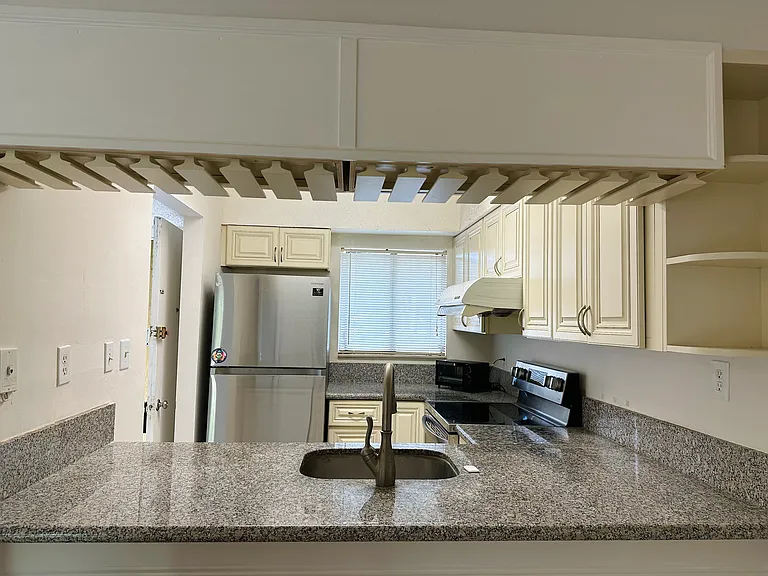 123 Scottsdale Sq #123 — Photo 3