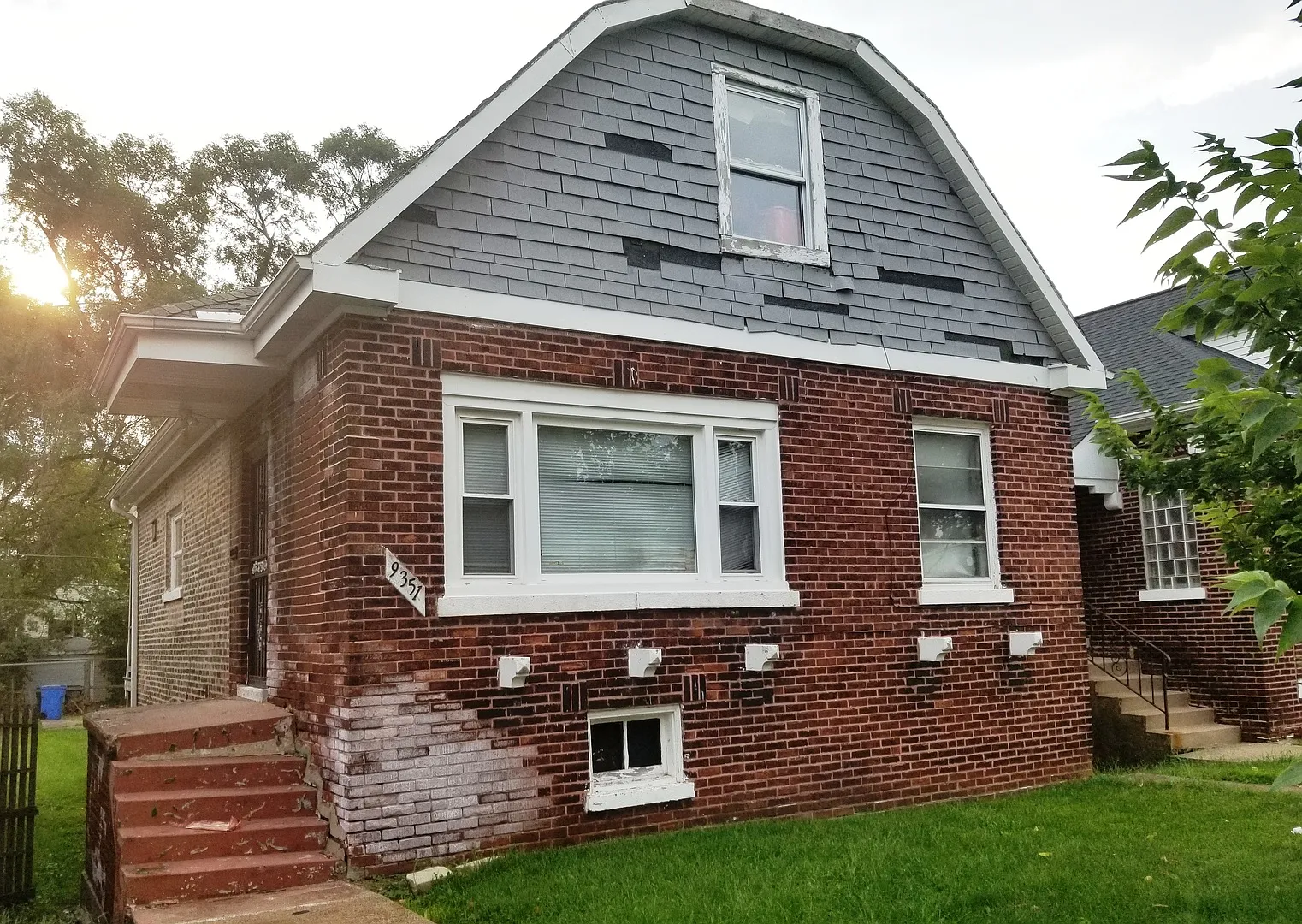 9351 S Colfax Ave photo 1