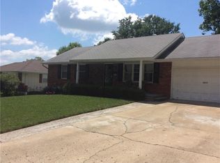 3820 S Queen Ridge Dr, Independence, MO 64055