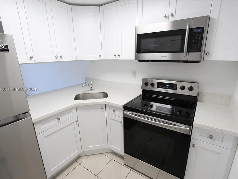 4550 NW 9th St #611E — Photo 5