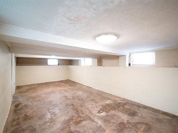 5th image of 1723 W Lakeview Rd