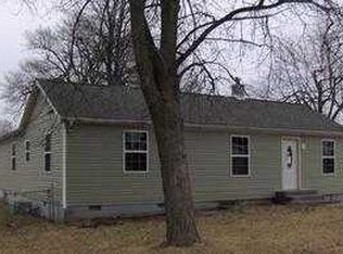 504 N Pine St, Taylorville, IL 62568
