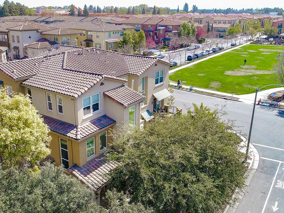 1st image of 574 De Guigne Dr