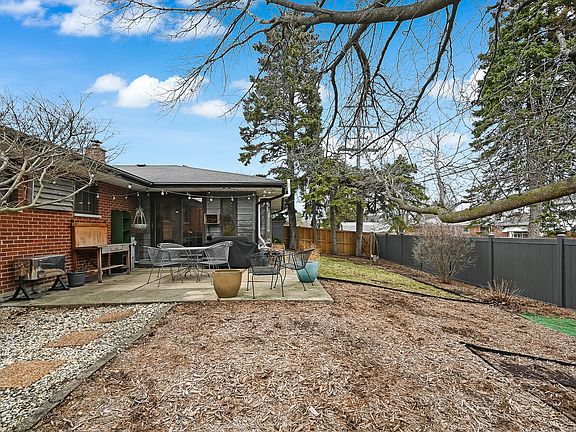 3rd image of 571 Dara James Rd