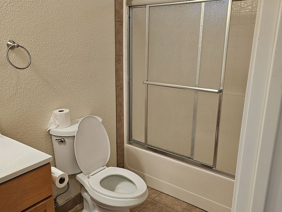 1st image of 607 W 15th St