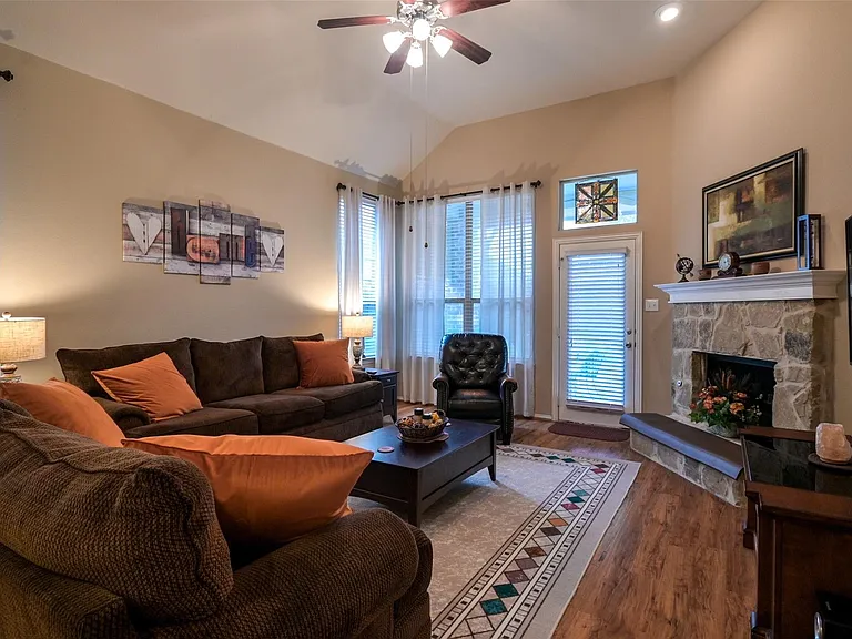 660 Payton Way — Photo 8