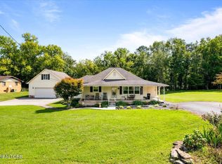 279 Lake Ln, Caryville, TN 37714