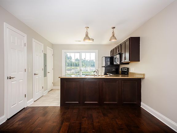 5th image of 111 Butler Dr