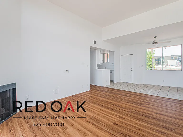 7370 Hawthorn Ave #301 — Photo 8