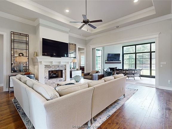 4th image of 1907 Spanish Moss Dr