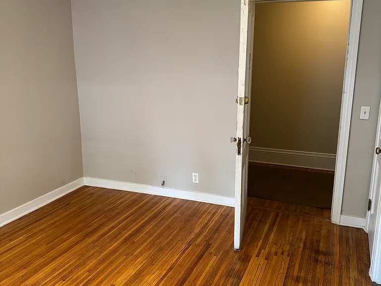 207 Plymouth Ave S #9 — Photo 7