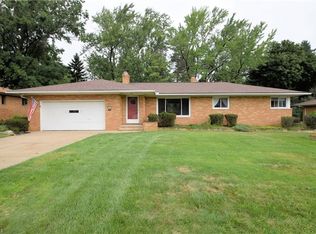 693 Justo Ln, Seven Hills, OH
