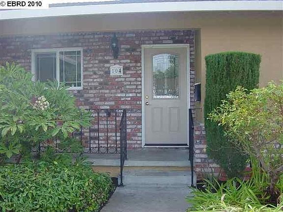 2nd image of 104 E Lake Dr