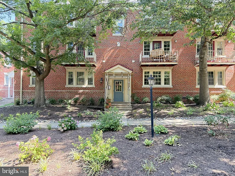 1407 E Abingdon Dr #4 — Photo 1