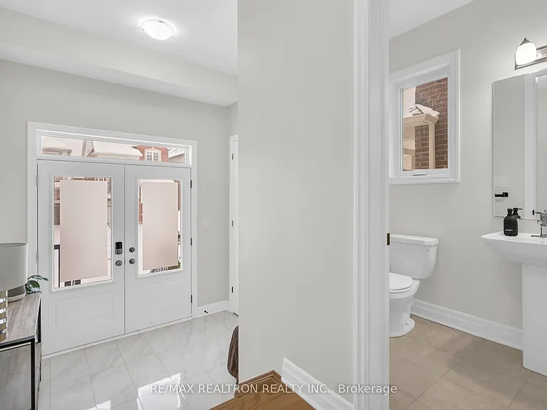 669 Newlove St — Photo 4