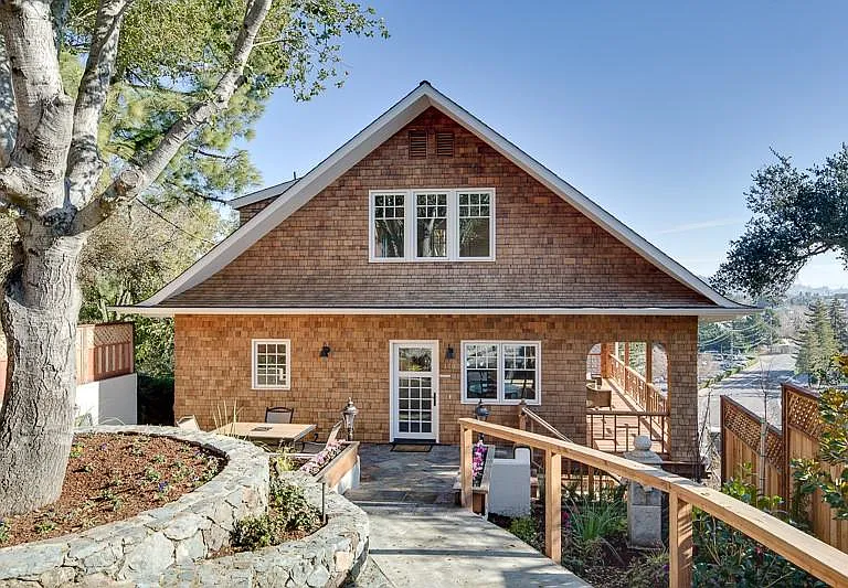 146 Locust Ave — Photo 1