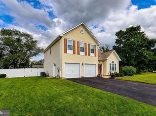 27 Mahogany Dr, Burlington, NJ 08016