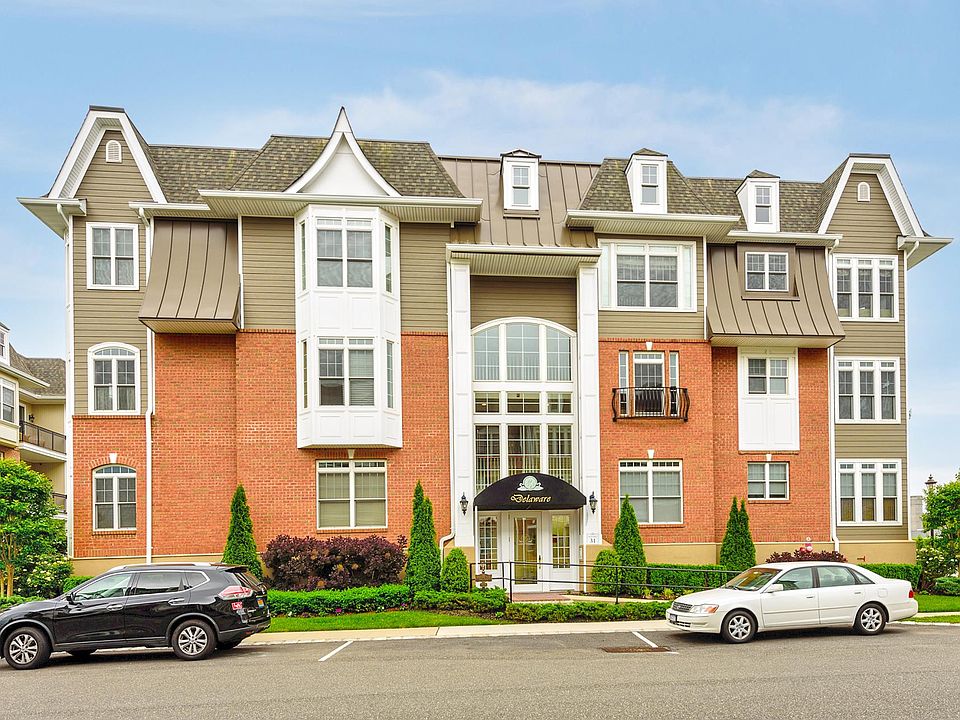 1st image of 398 Roosevelt Way