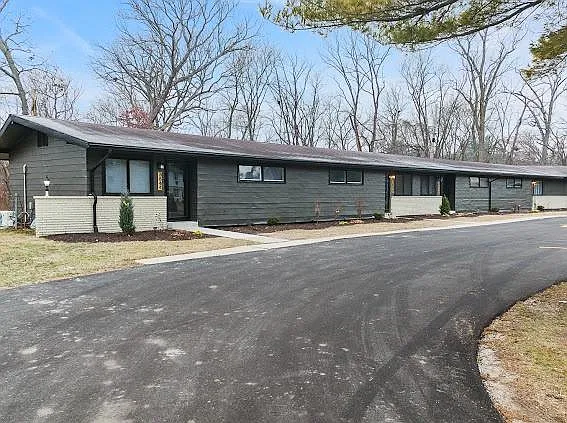 3910 Sleepy Hollow Ln #3910 — Photo 3