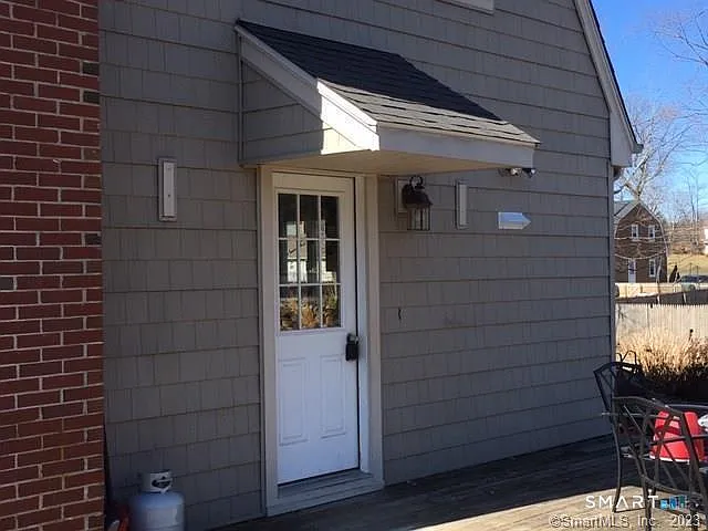 4 bed, 2.0 bath, 1872 sqft, $2,700 — Photo 2