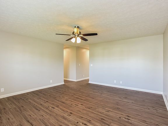 4th image of 2927 Holsted Dr