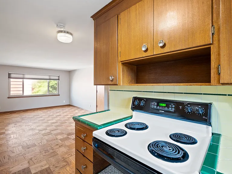 Parkdell Apartments — Photo 9