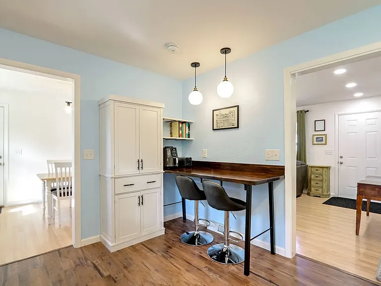 1813 Broadmoor Dr — Photo 5