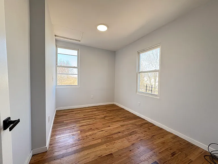 383 S 20th St #3R — Photo 4