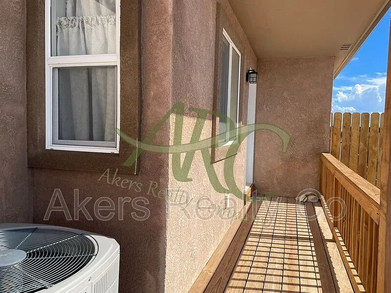 2 bed, 2.0 bath, 1379 sqft, $1,595 — Photo 2