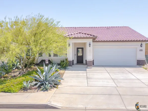 1046 Crestview Dr, Brawley, CA 92227