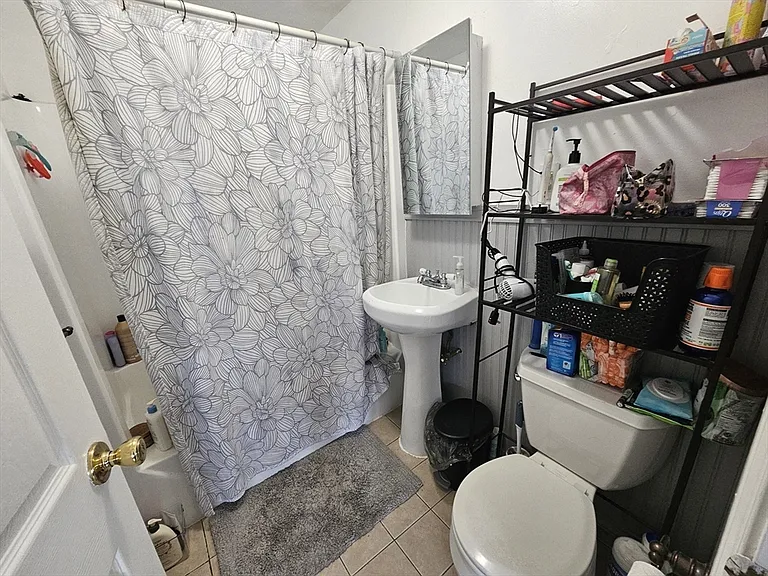 464 Meridian St #B — Photo 7