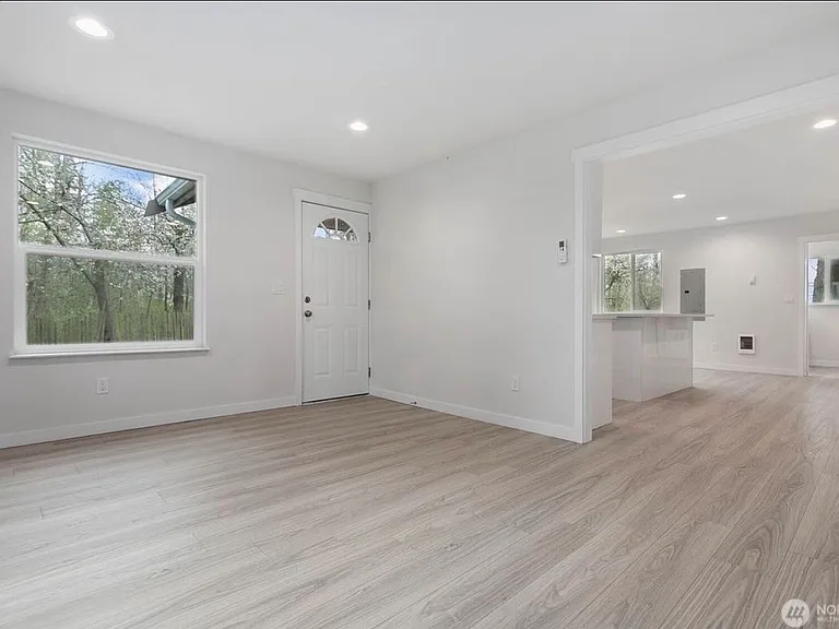 4656 Bay Rd — Photo 13