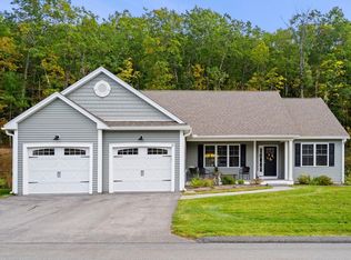 17 Cobbett Ln, Hollis, NH 03049