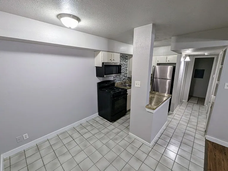 2428 Louise St #2505 — Photo 34
