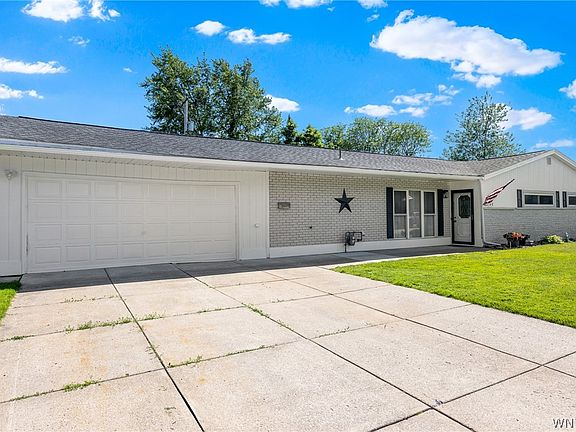 4th image of 51 Donna Ct